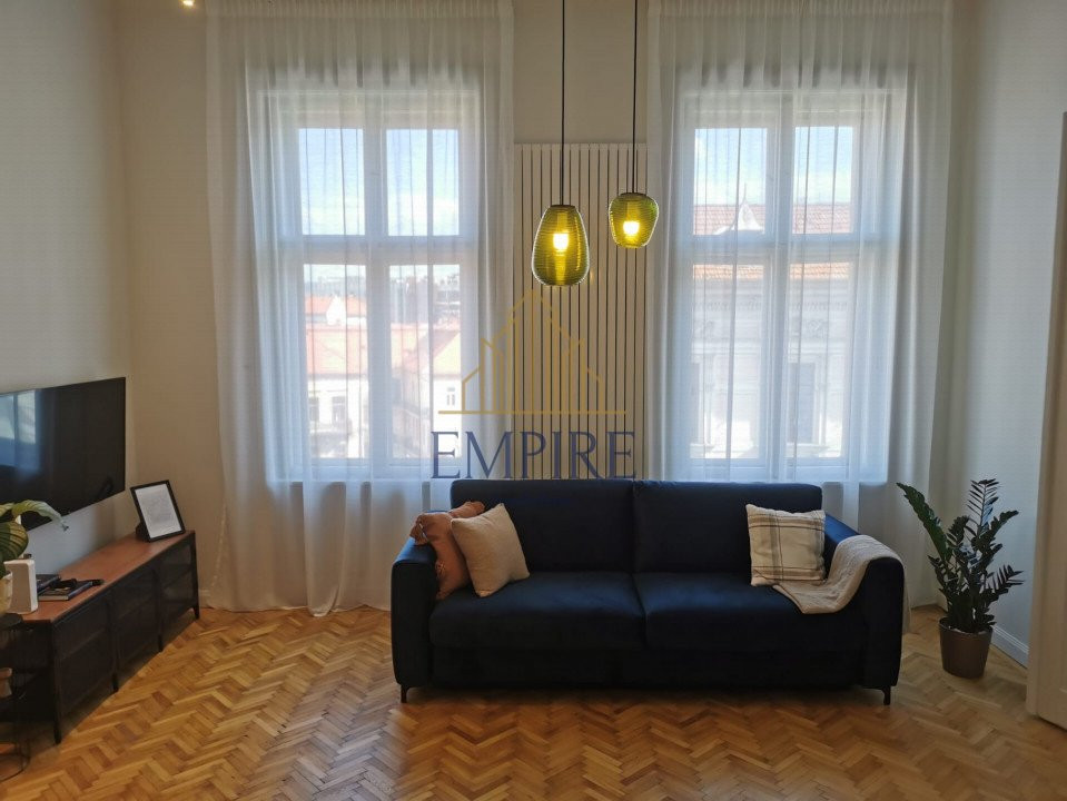 Apartament 3 camere de vanzare, zona Centrala