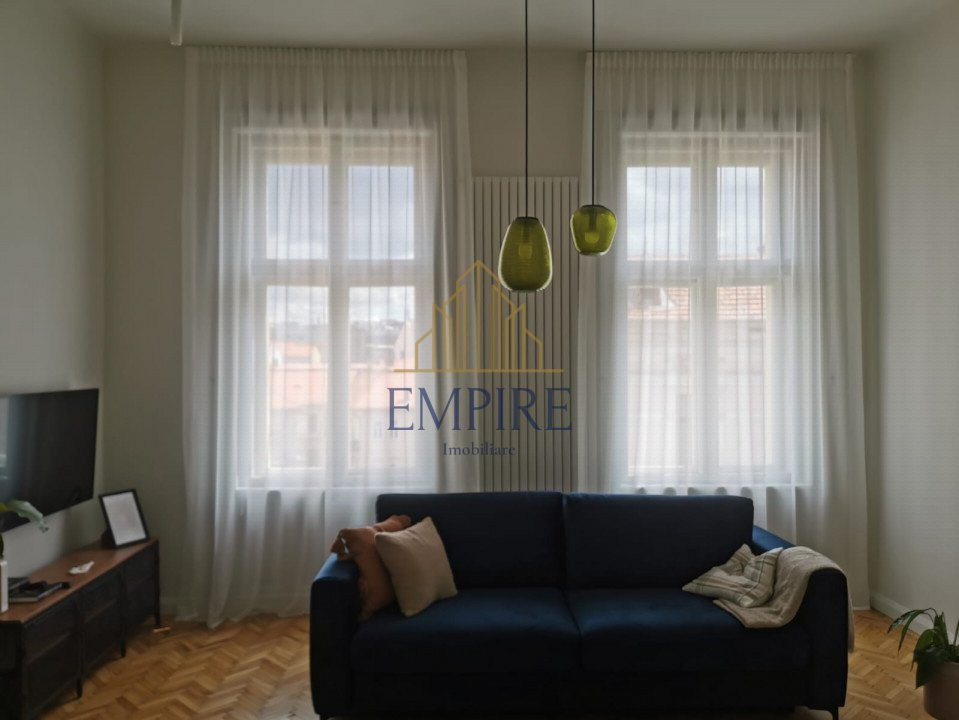 Apartament 3 camere de vanzare, zona Centrala