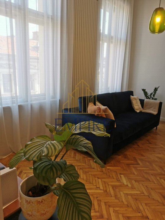 Apartament 3 camere de vanzare, zona Centrala