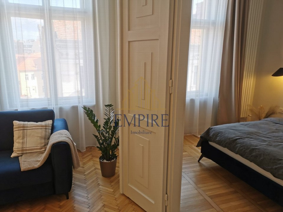 Apartament 3 camere de vanzare, zona Centrala