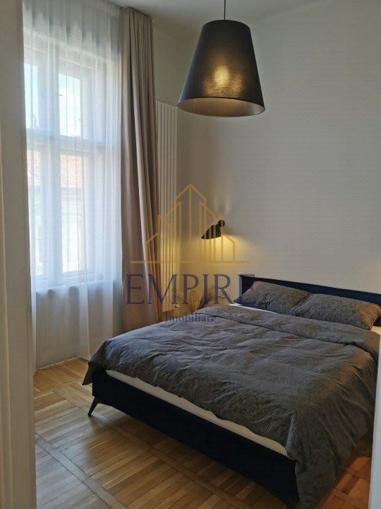 Apartament 3 camere de vanzare, zona Centrala