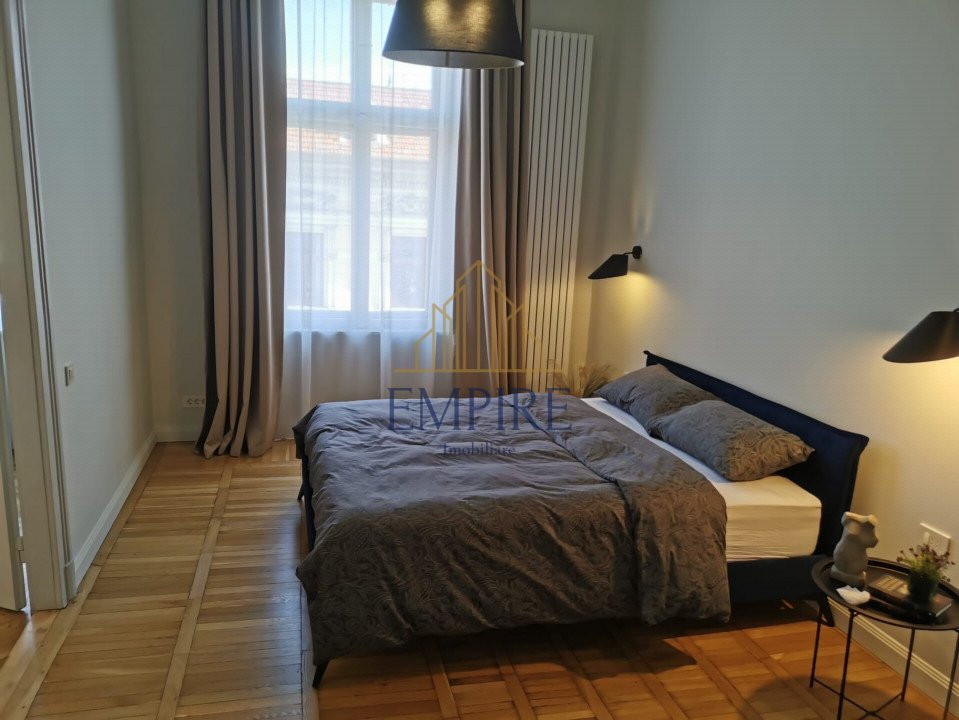 Apartament 3 camere de vanzare, zona Centrala