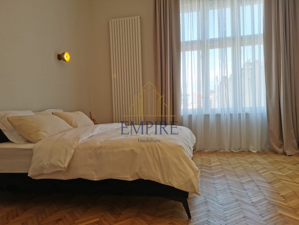 Apartament 3 camere de vanzare, zona Centrala