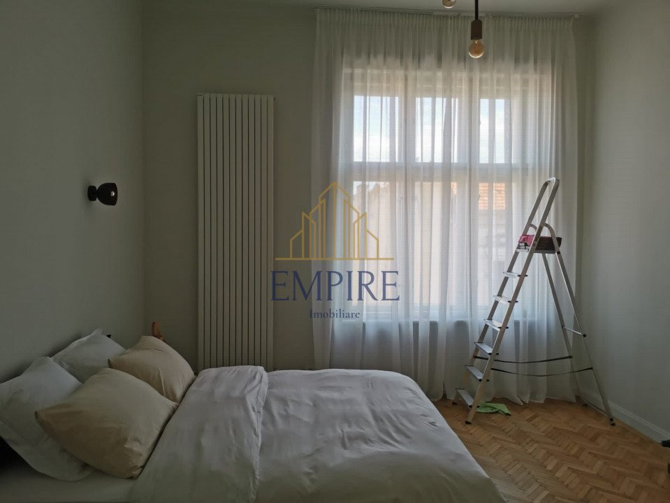 Apartament 3 camere de vanzare, zona Centrala