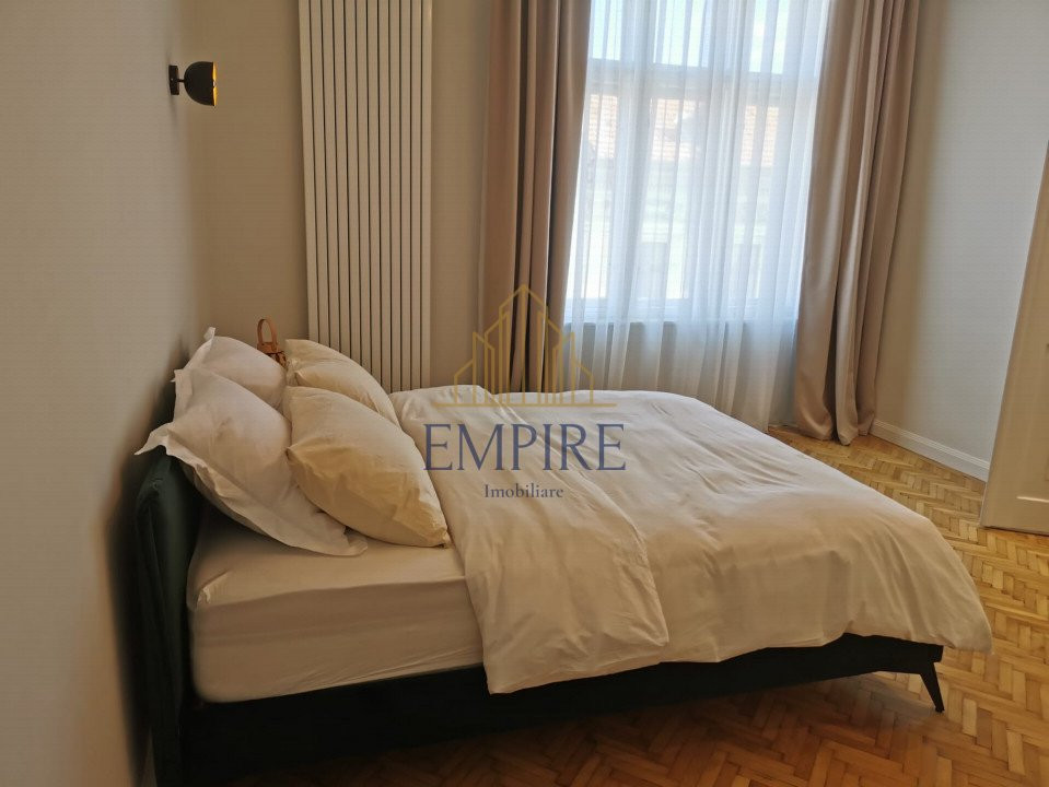 Apartament 3 camere de vanzare, zona Centrala