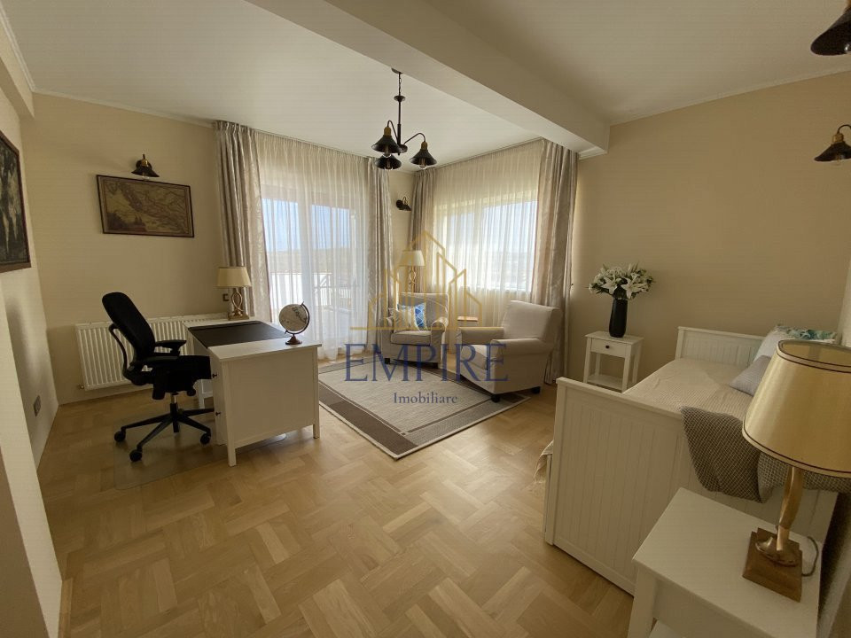 Apartament cu 3 camere decomandate, view, zona Str. Fagului