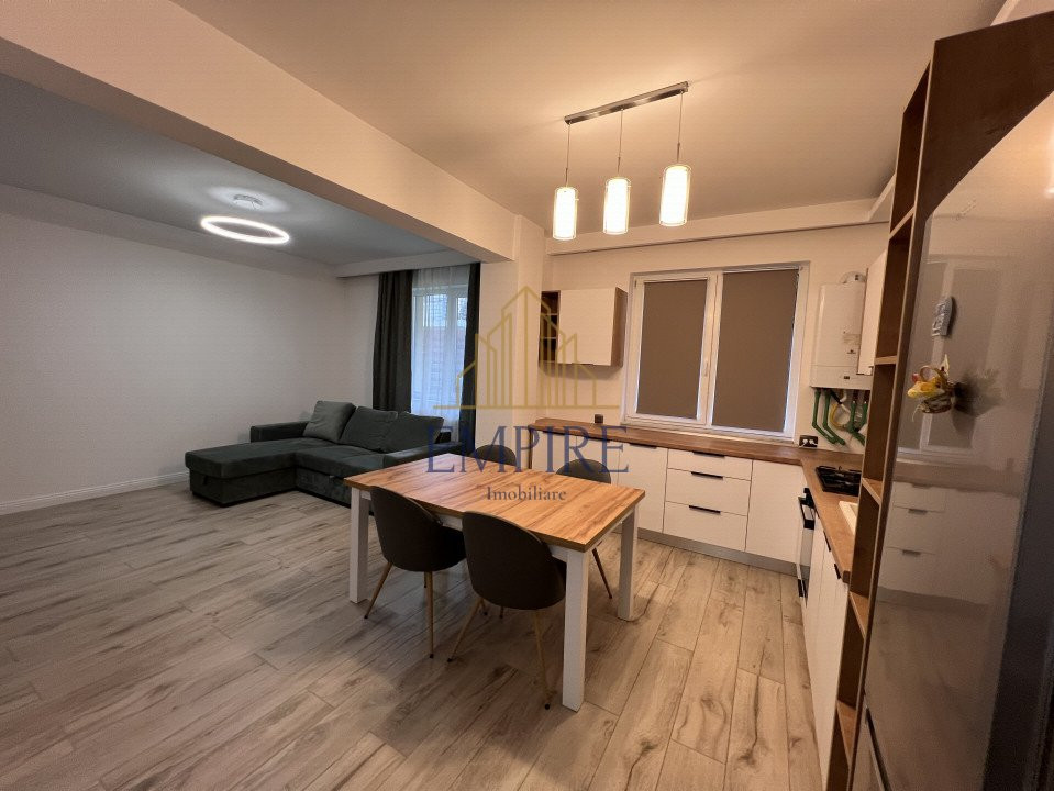 Apartament 3 camere de vanzare, zona Str. Porii