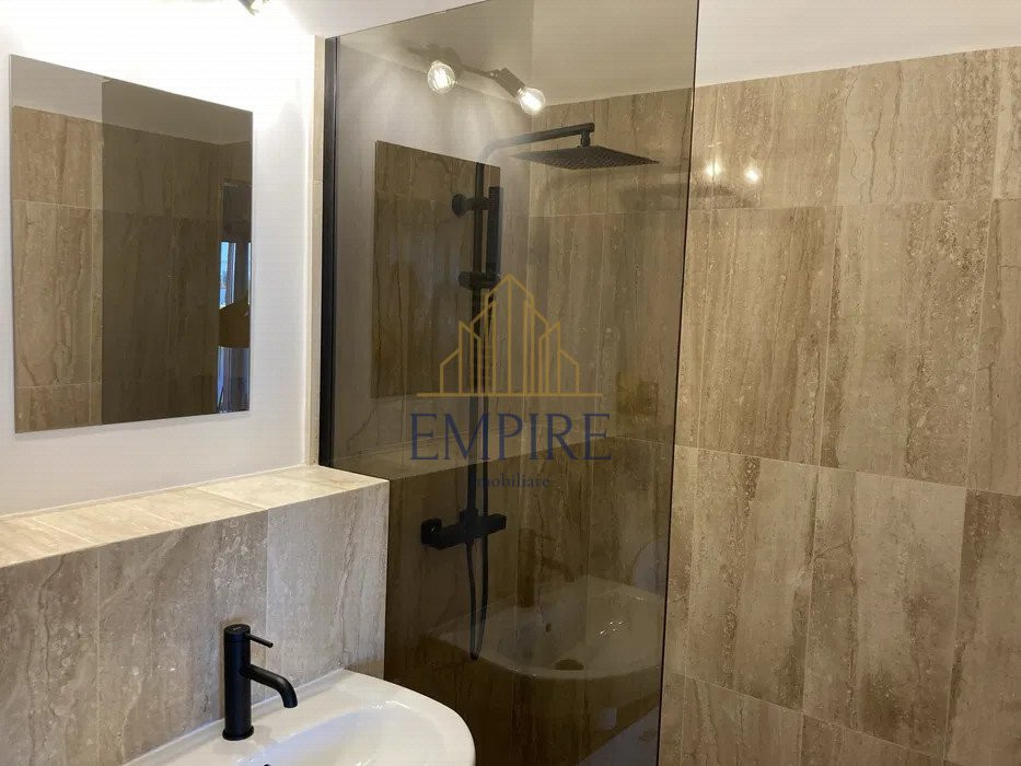 Apartament 3 camere de vanzare, zona Str. Constantin Brancusi