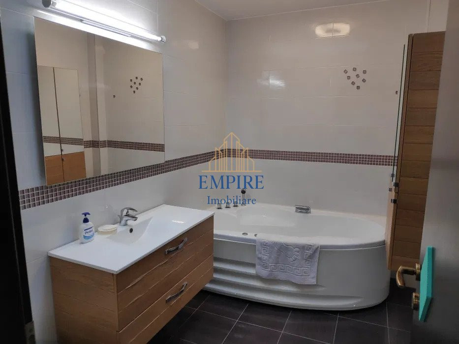 Apartament 3 camere de inchiriat, parcare subterana, zona Motilor