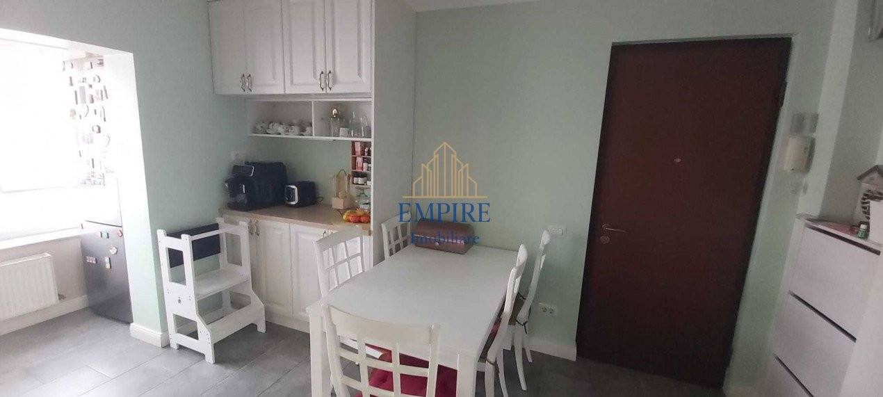 Apartament 2 camere de vanzare, zona Intre Lacuri