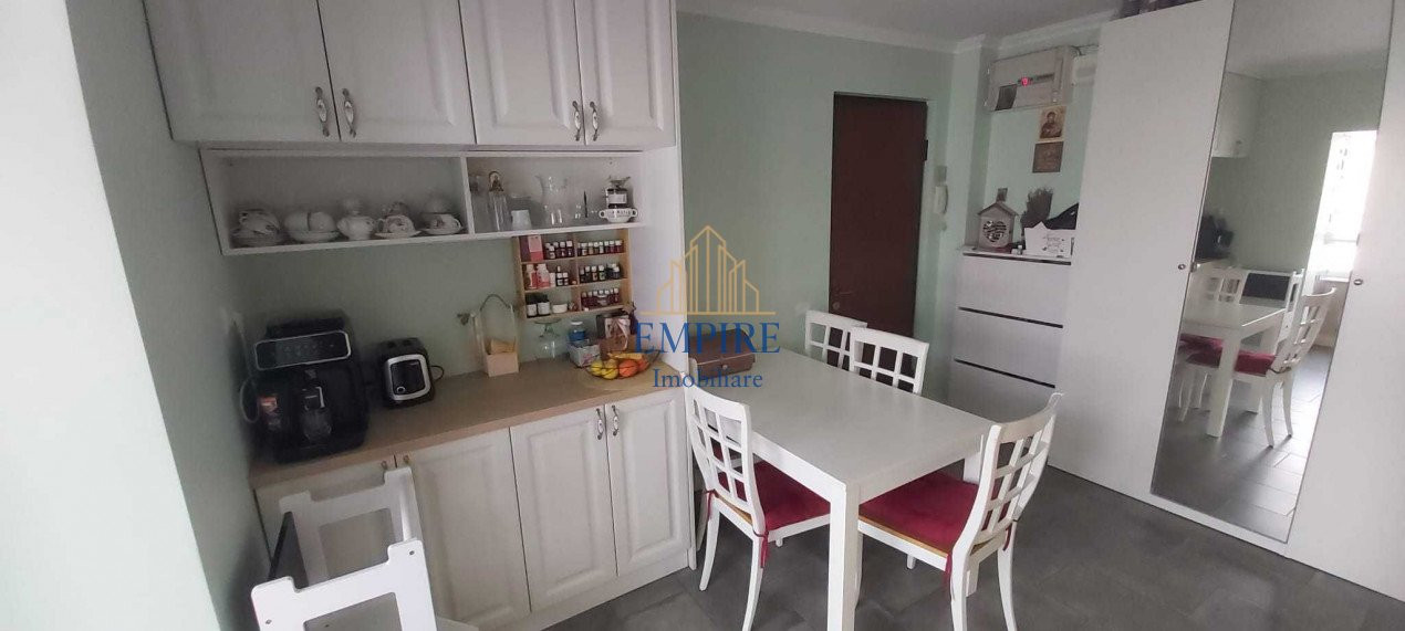 Apartament 2 camere de vanzare, zona Intre Lacuri