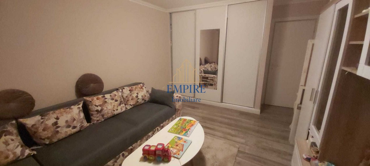 Apartament 2 camere de vanzare, zona Intre Lacuri