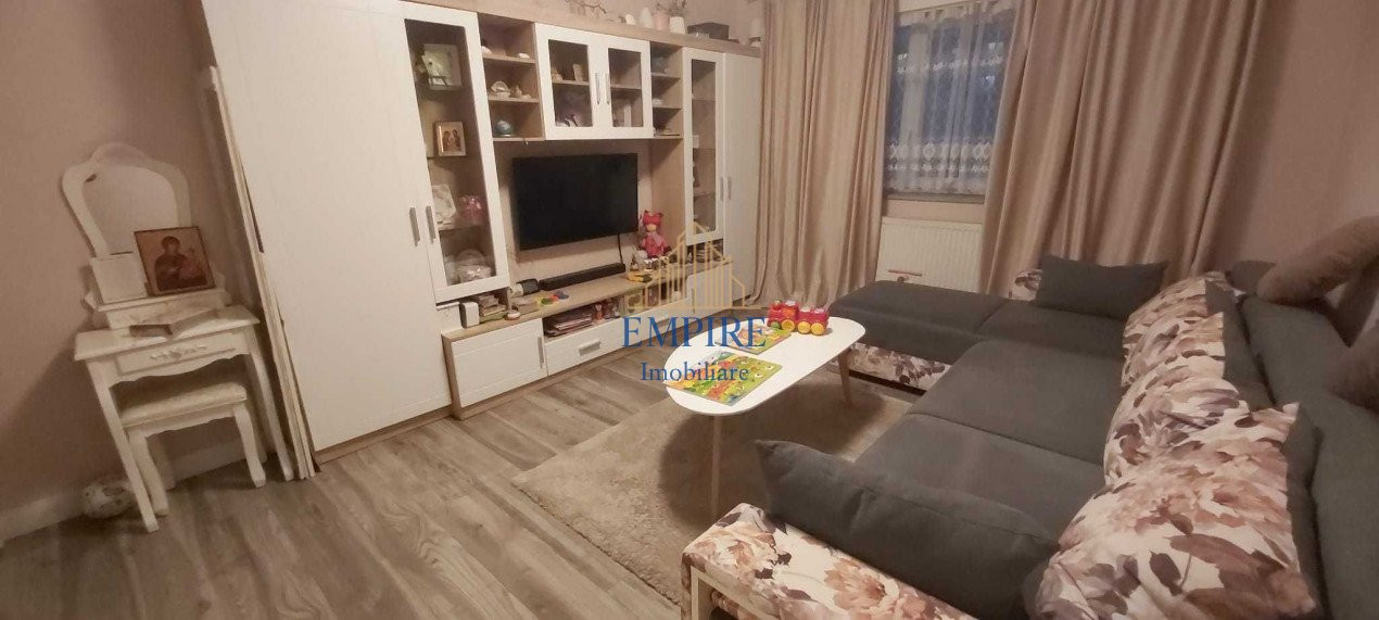 Apartament 2 camere de vanzare, zona Intre Lacuri